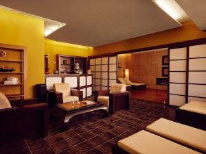 Posezení v ubytování Resort in Germany with Tropical Pool & Lake + 19 fotografií