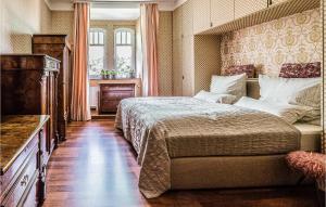 Postel nebo postele na pokoji v ubytování Gorgeous Apartment In Quedlinburg Ot Gernrod