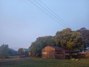 Tòa nhà nơi nhà nghỉ dưỡng tọa lạc +8 ảnh