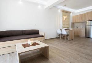 Kuchyň nebo kuchyňský kout v ubytování Three Stars Hotel