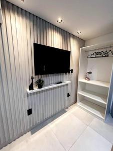 Μια τηλεόραση ή/και κέντρο ψυχαγωγίας στο Summer Flat 404