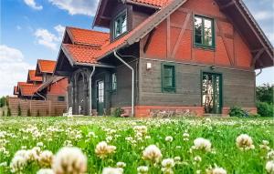 Vườn quanh Lovely Home In Gizycko With Wifi