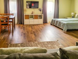Posteľ alebo postele v izbe v ubytovaní Mi Casa Vendégház - Apartments