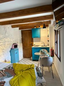 a bedroom with a bed and a sink and a desk at De Alcalá al cielo Frida in Alcalá del Júcar
