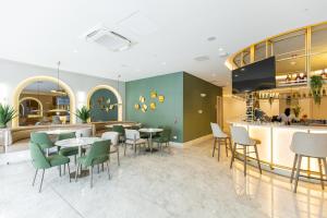 a restaurant with tables and chairs and a bar at Le Parc Residence Deluxe Suite in Quito