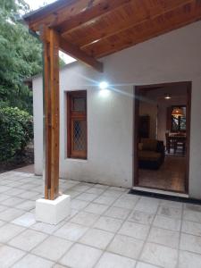 an open patio with a wooden pergola at Casa en Villa Ventana in Villa Ventana