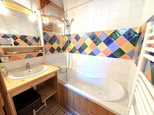 a bathroom with a shower and a sink and a tub at Chalet De Julie - Bel appartement traditionnel 4 pièces sur 2 niveau pour 6 personnes MAE-3734 in Saint-Martin-de-Belleville