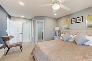 Windsor Green at Waterford Plantation #303客房内的一张或多张床位