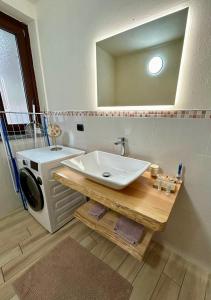 a bathroom with a sink and a washing machine at Casa Mirè in Savigliano +17 photos