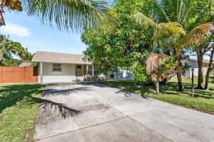 Zahrada ubytování Boho Tiki Villa w Heated Saltwater Pool, King Beds & 6TVs