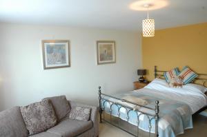 Ένα ή περισσότερα κρεβάτια σε δωμάτιο στο Queens Head