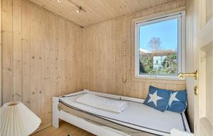 Ένα ή περισσότερα κρεβάτια σε δωμάτιο στο 4 Bedroom Cozy Home In Odder