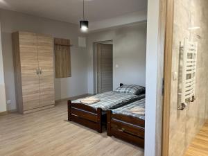 Posteľ alebo postele v izbe v ubytovaní Apartamenty Na Rozstaju