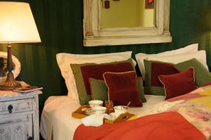Кровать или кровати в номере Los Juncos Patagonian Lake House