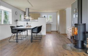 Gambar di galeri bagi 3 Bedroom Beautiful Home In Nexø di Neksø