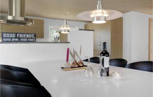 Gambar di galeri bagi 3 Bedroom Beautiful Home In Nexø di Neksø