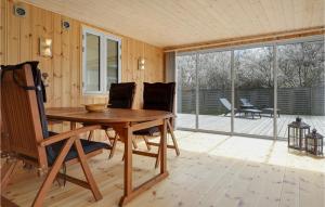 Balkoni atau teres di 3 Bedroom Beautiful Home In Nexø