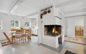 Fotografie z fotogalerie ubytování Beautiful Home In Brenderup Fyn v destinaci Åbjerg