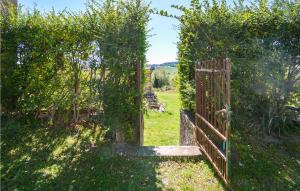 Vonkajšia záhrada v ubytovaní Pet Friendly Home In Monchio Delle Olle