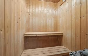 Fotografie z fotogalerie ubytování Cozy Home In Farsø With Sauna v destinaci Farsø