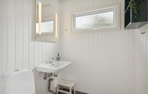 Fotografie z fotogalerie ubytování Cozy Home In Farsø With Sauna v destinaci Farsø