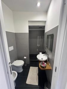 a bathroom with a sink and a toilet at Casa vacanze Manzoni 287 PT in Perugia