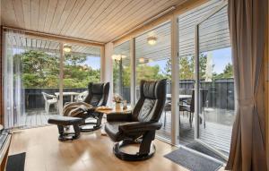 Fitness centrum a/nebo fitness zařízení v ubytování Three-Bedroom Holiday Home In Hvide Sande