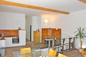 a kitchen and dining room with a glass table at ferien-wohnen in Mautern