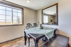 Gallery image of Rustic Cabin in Peyton Near Hiking Trails! in Peyton +16 photos