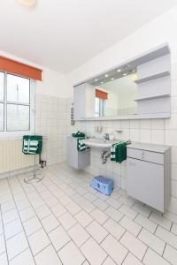 Køkken eller tekøkken på Bensersiel Ferienwohnung Pirat mit Terrasse