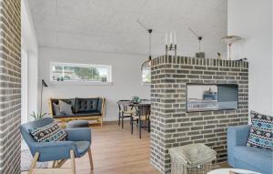 Χώρος καθιστικού στο 4 Bedroom Cozy Home In Rudkøbing