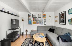 Ruang duduk di 2 Bedroom Amazing Home In Samsø