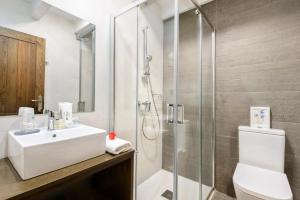 A bathroom at Casa Otal