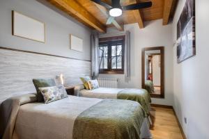 A bed or beds in a room at Casa Otal