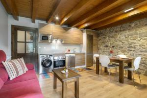 A kitchen or kitchenette at Casa Otal