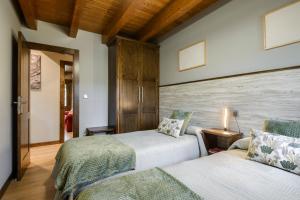 A bed or beds in a room at Casa Otal