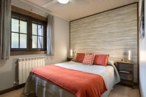 A bed or beds in a room at Casa Otal
