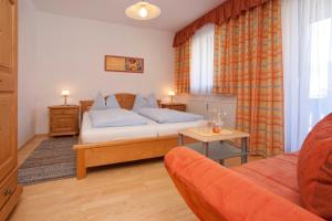 Postel nebo postele na pokoji v ubytování Bio-Bauernhof-Hotel Matlschweiger + 76 fotografií