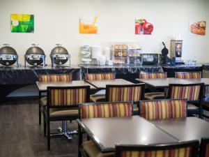 Restaurace v ubytování Quality Inn & Suites Camarillo-Oxnard