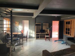 Ảnh trong thư viện ảnh của Casa com piscina foi toda reformada venha conferir ở Tramandaí