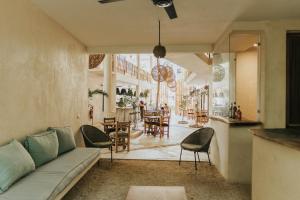 Χώρος καθιστικού στο Koos Tulum Hotel