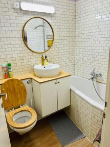 Bilik mandi di Appartment 15min from Zürich by train at the Lake +4 gambar