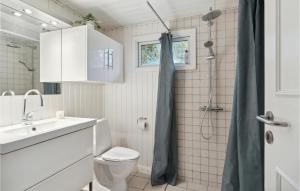 Koupelna v ubytování 3 Bedroom Pet Friendly Home In Hornbæk