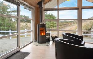 Posezení v ubytování Holiday Home Henne With A Fireplace 08