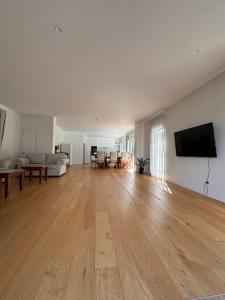 TV a/nebo společenská místnost v ubytování Dream House