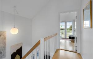 Imagine din galeria proprietății Three-Bedroom Holiday Home In Blavand în Blåvand