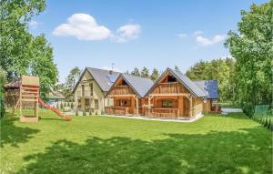 Taman di luar Gorgeous Home In Jaroslawiec With Wifi