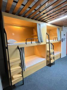 Postel nebo postele na pokoji v ubytování Zhihexing Youth Hostel-知和行青年酒店