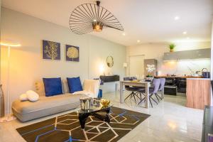 a living room with a couch and a table at Le Charles 1 in Montbéliard