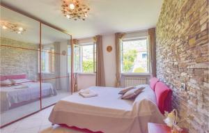 A bed or beds in a room at Villa Cristina
